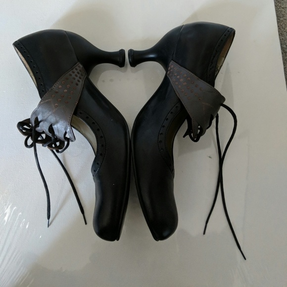 John Fluevog Bellevues - Mollie Johnson - Picture 3 of 4